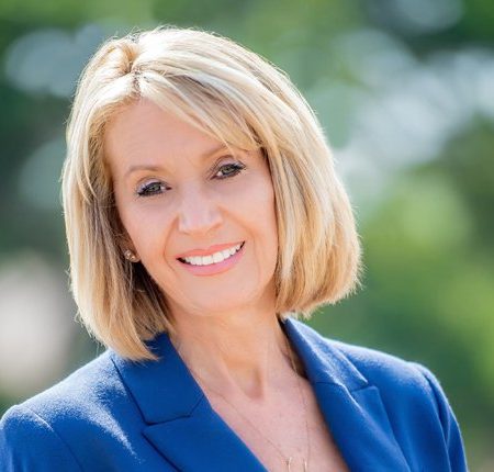 "Taking the Time to Make the Big Decision." an interview with Marcia McNutt