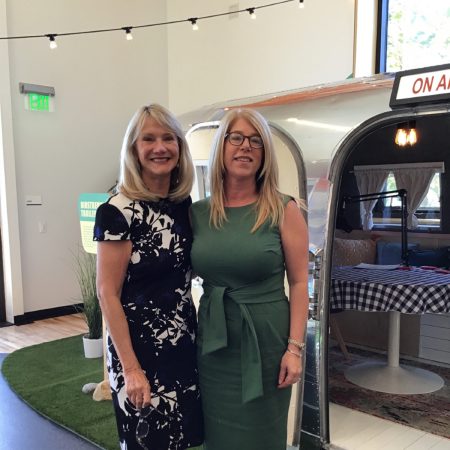 Two blonds with a story